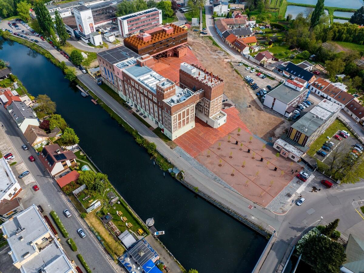帕尔杜比采 GAMPA、Sféra 建筑群与自动化工厂公共空间 / Šépka architekti
