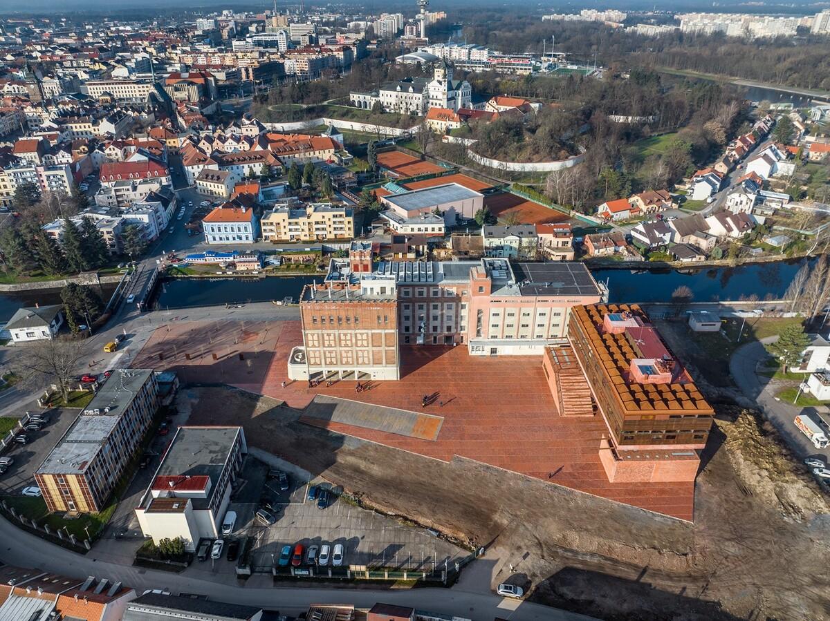 帕尔杜比采 GAMPA、Sféra 建筑群与自动化工厂公共空间 / Šépka architekti