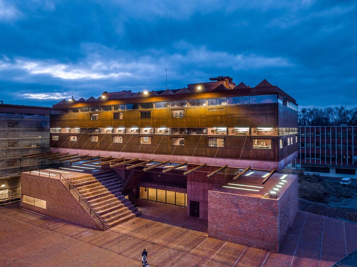 帕尔杜比采 GAMPA、Sféra 建筑群与自动化工厂公共空间 / Šépka architekti