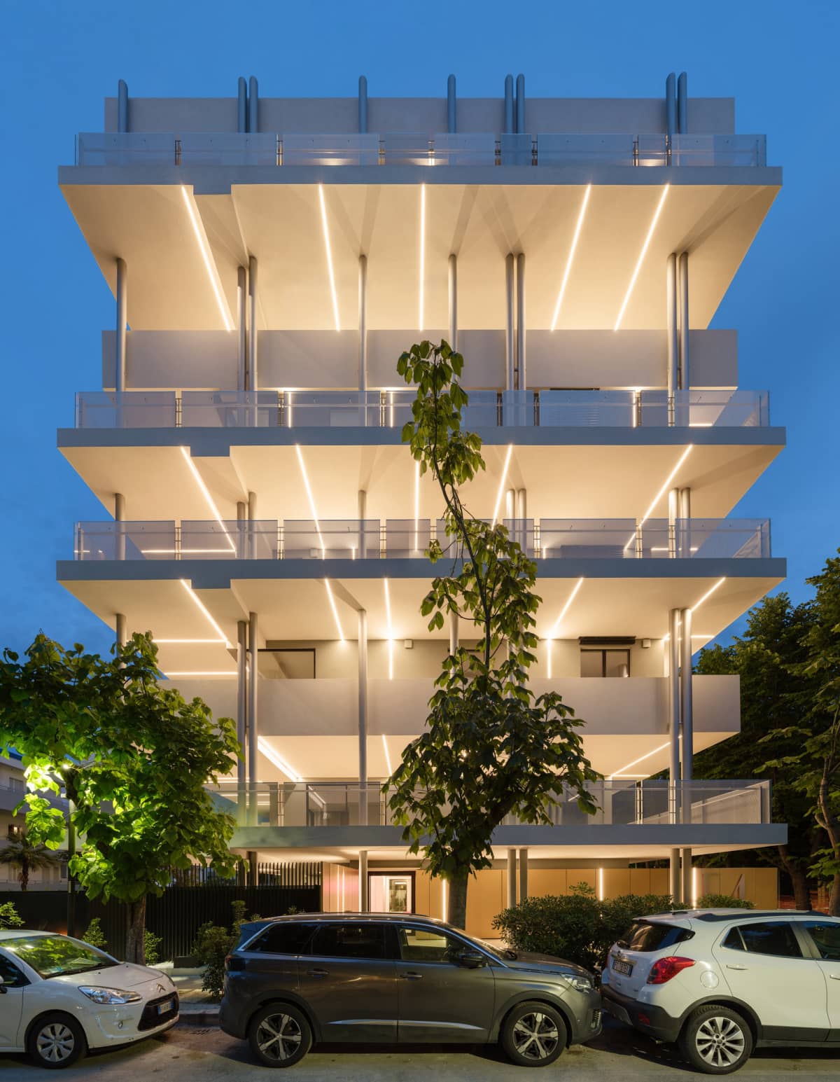 德阿米奇斯154号住宅建筑 / Giovanni Vaccarini Architetti