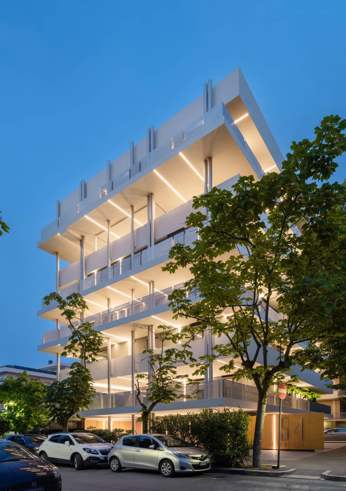 德阿米奇斯154号住宅建筑 / Giovanni Vaccarini Architetti