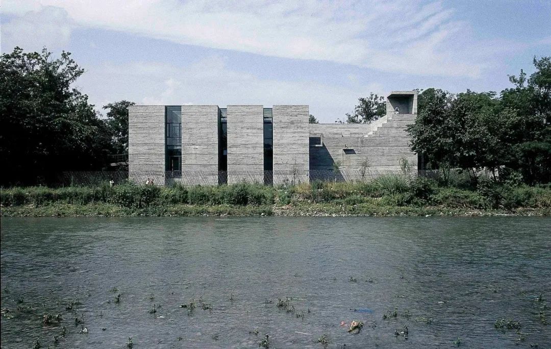 读建筑是个意外？大学一直没有喜欢建筑，普奖得主家琨 2003 年专访。