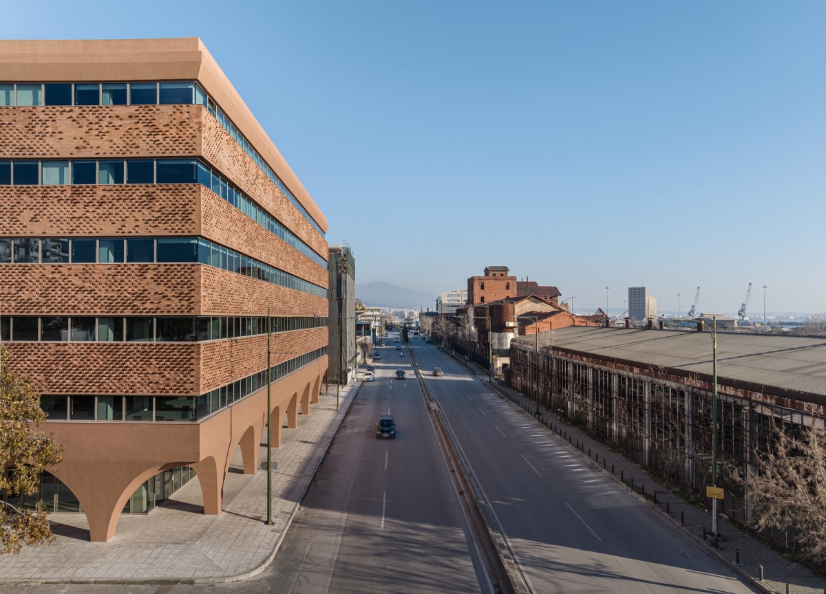 HUB26可持续办公综合体 / Divercity Architects