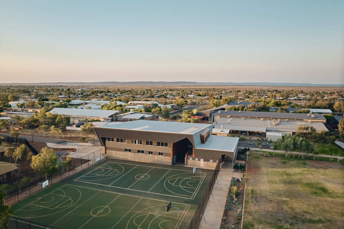 卡拉萨高中：技术学习设施 / iredale pedersen hook architects