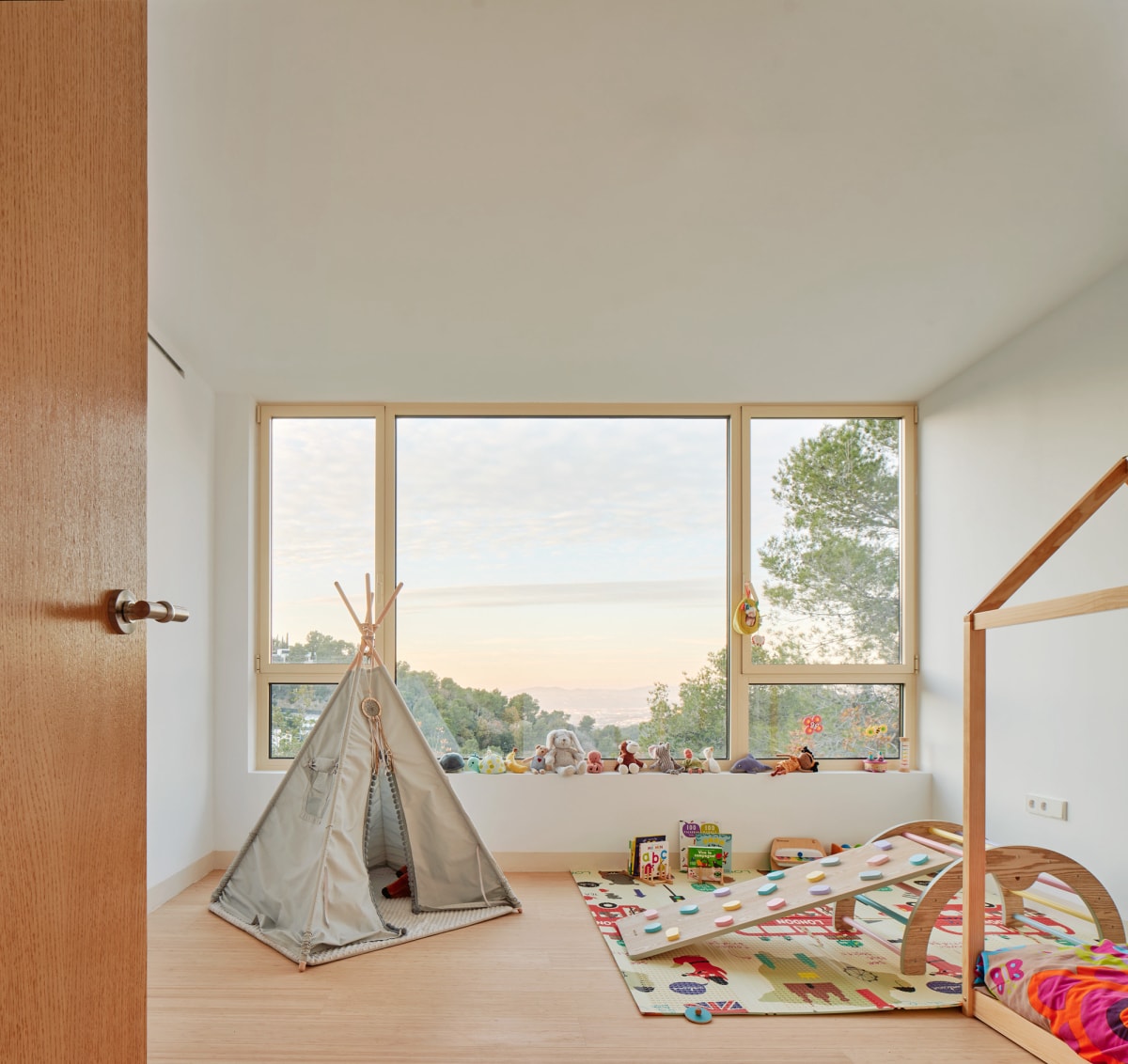 Magarola住宅：西班牙陡坡上的诗意栖居 / Raúl Sanchez Architects