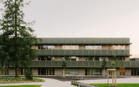 玛丽斯·巴斯蒂中学重建项目 / Tectoniques Architects