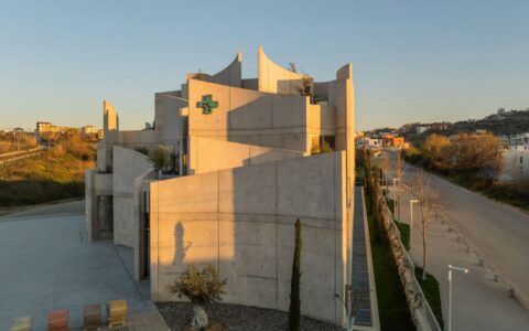 地拉那兽医医院 / Davide Macullo Architects - 建筑学院官方网站