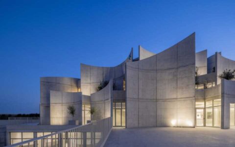地拉那兽医医院 / Davide Macullo Architects