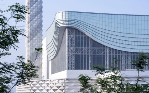 武汉千子山垃圾焚烧发电厂 / UUA