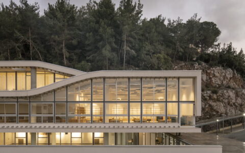 路易斯韦格曼学院扩建项目  / Dagher Hanna & Partners