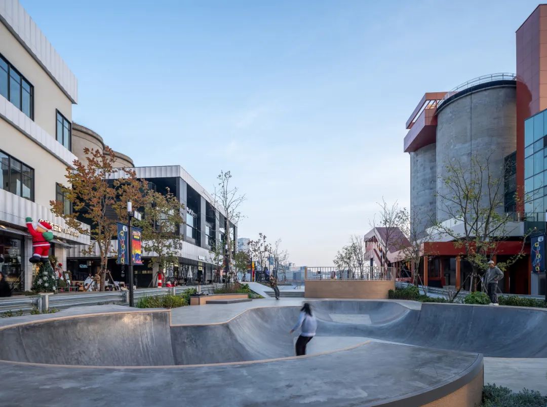 上海 GATE M 西岸梦中心地 / MVRDV