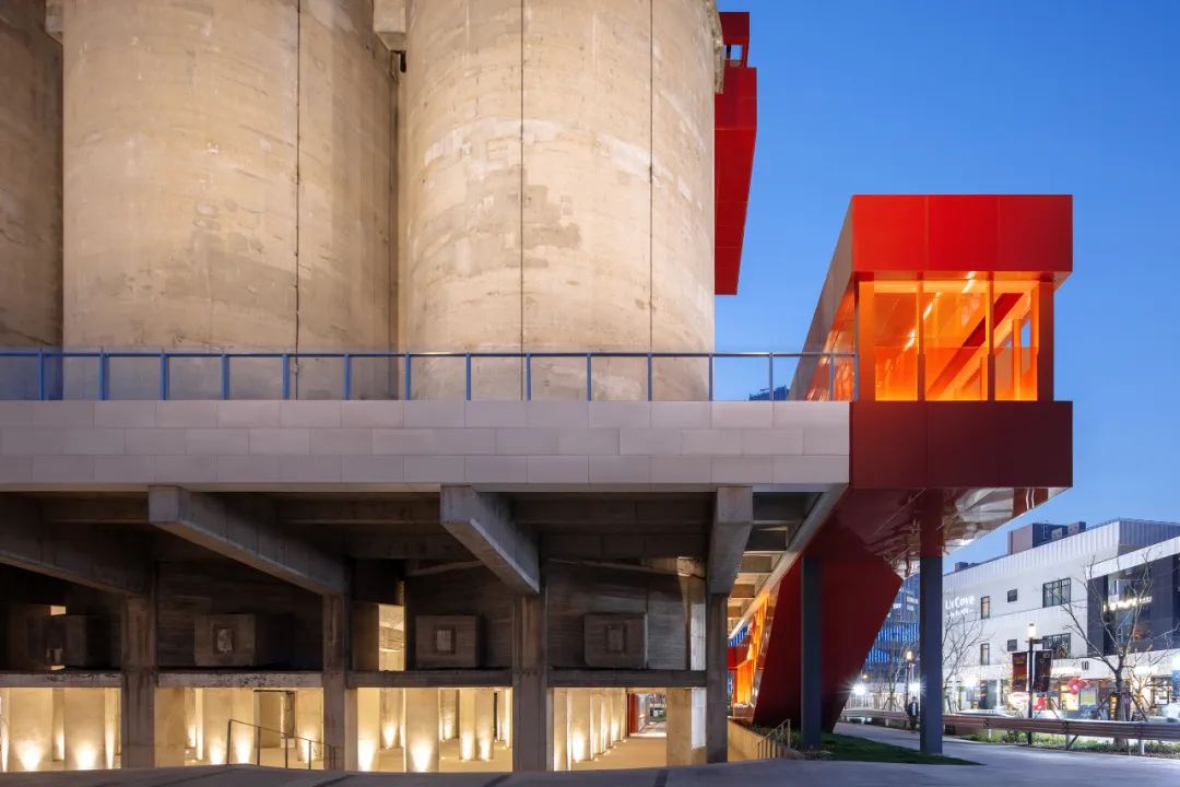 上海 GATE M 西岸梦中心地 / MVRDV