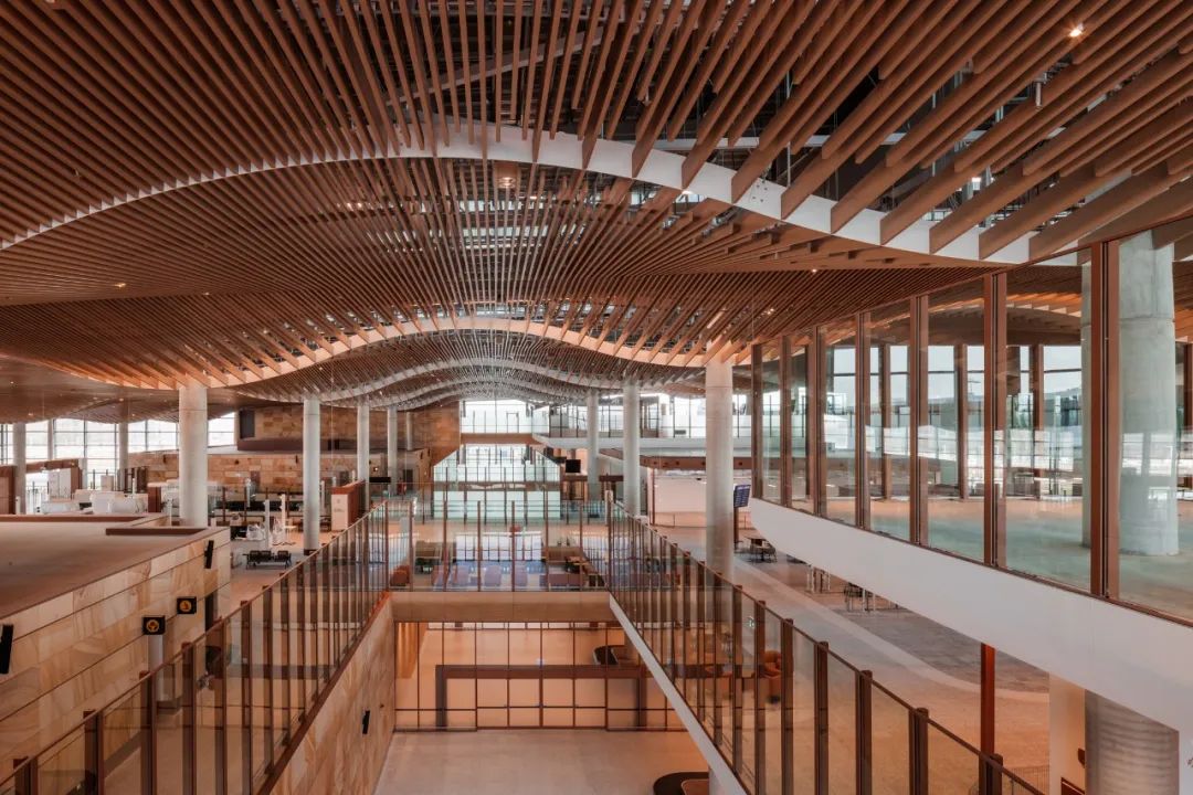 扎哈·哈迪德建筑事务所设计的西悉尼国际机场施工完成
