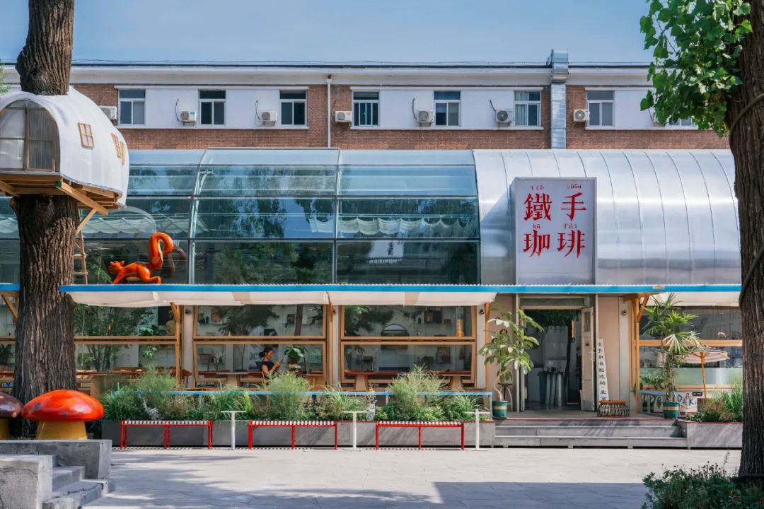 铁手咖啡友谊商店花园店 / 申江海建筑事务所