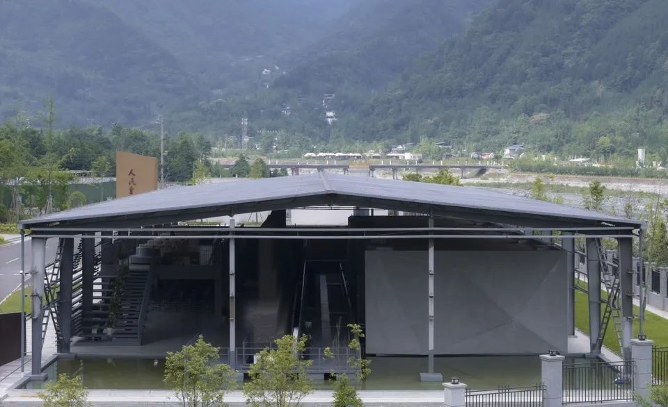 天堑与巨石——“绵茂公路”纪念展览馆设计 / 上海交通大学设计学院昊德工作室