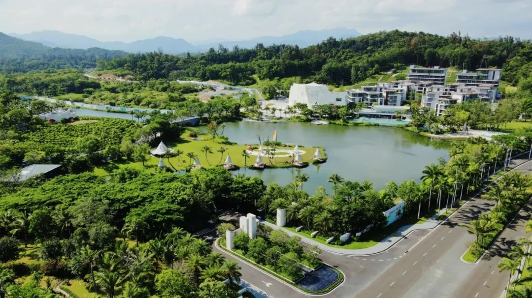 万宁正大·太阳河咖啡小镇 / AAI国际建筑师事务所