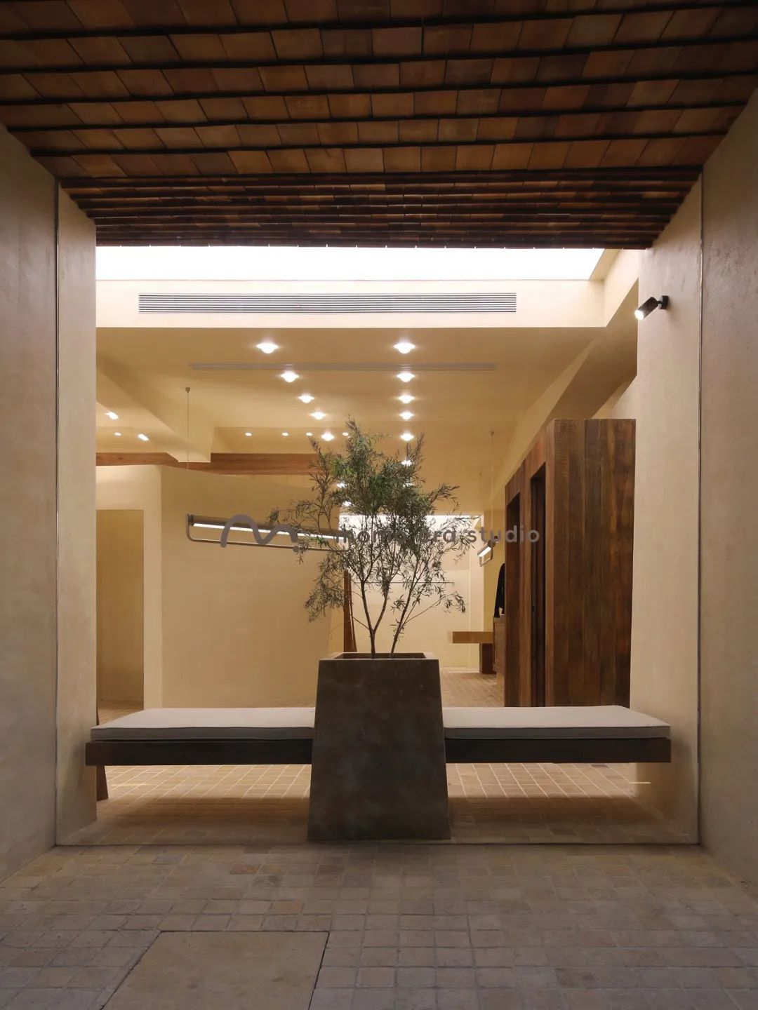 MOMO ERA STUDIO徐汇店 / 多么工作室