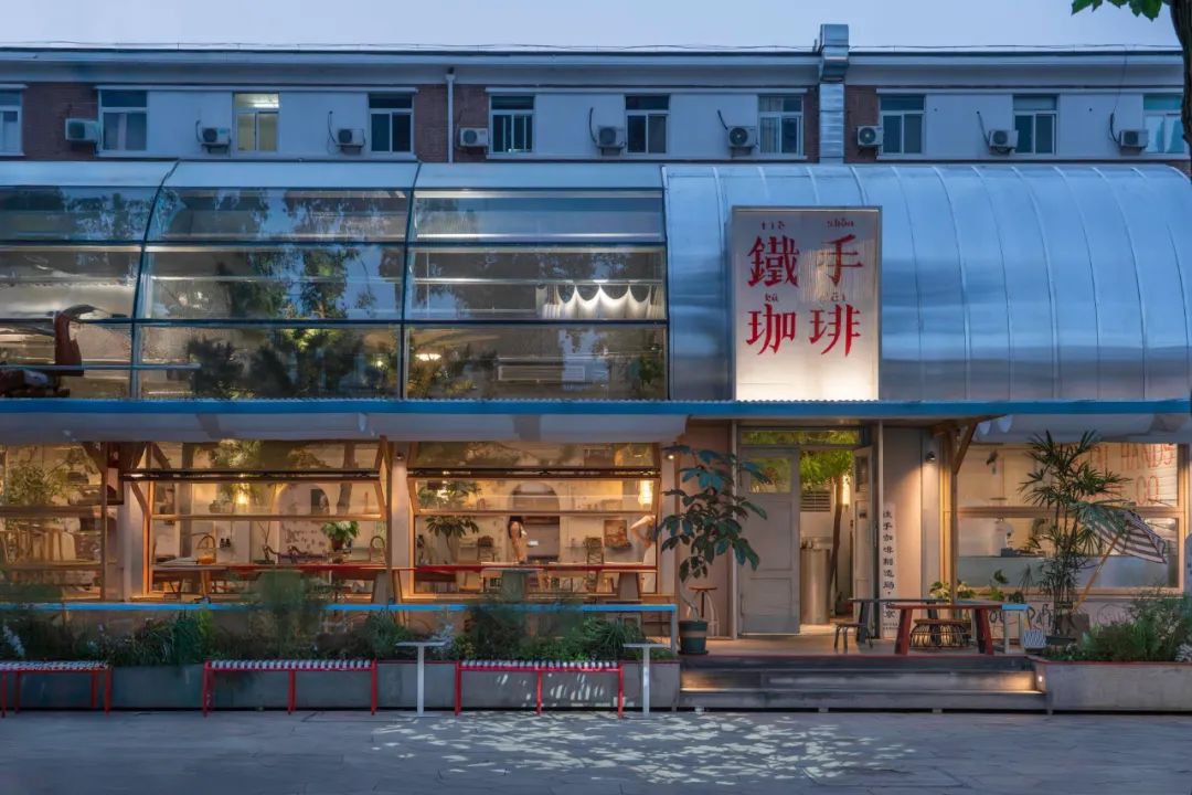 铁手咖啡友谊商店花园店 / 申江海建筑事务所