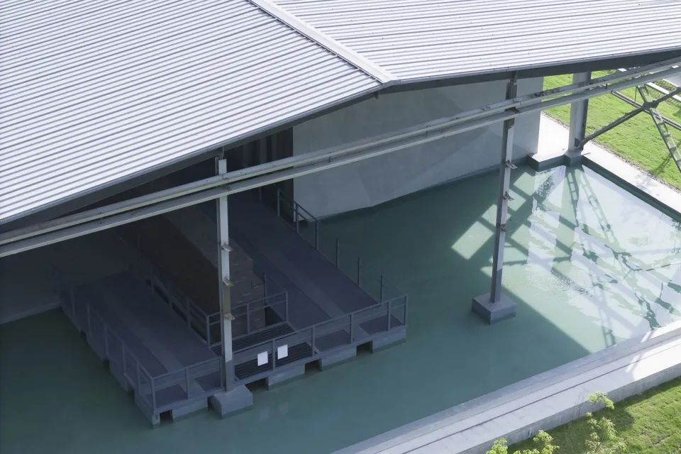 天堑与巨石——“绵茂公路”纪念展览馆设计 / 上海交通大学设计学院昊德工作室