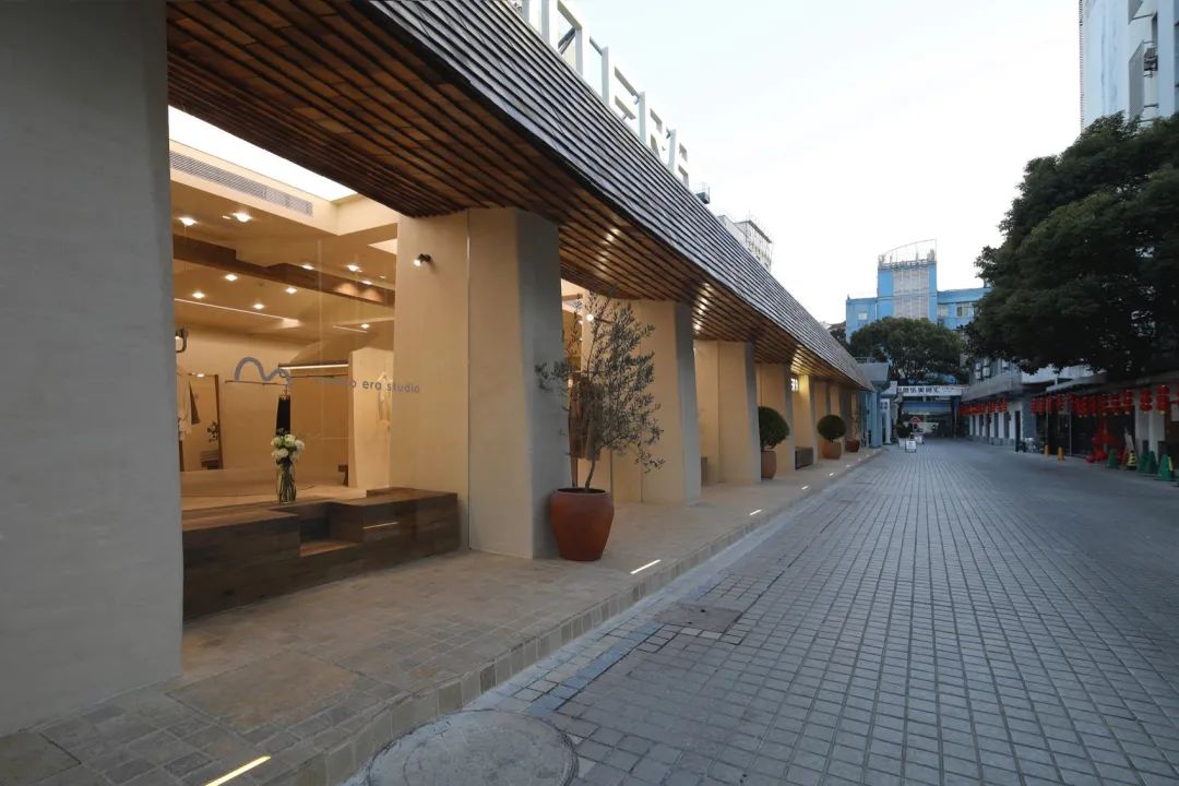 MOMO ERA STUDIO徐汇店 / 多么工作室