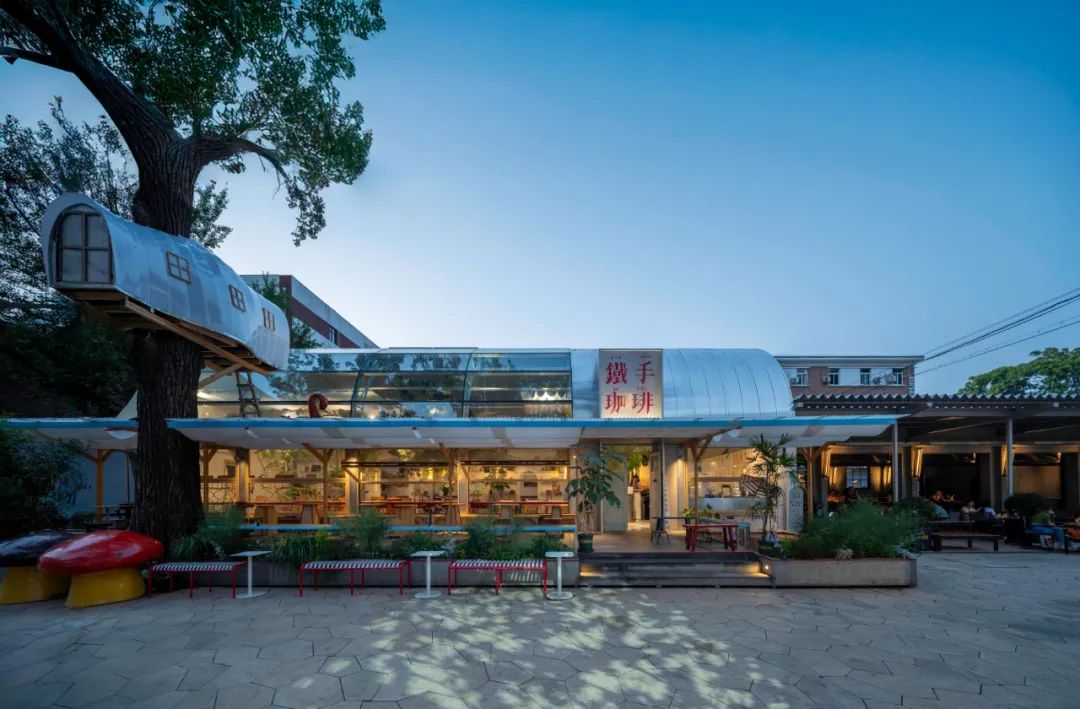 铁手咖啡友谊商店花园店 / 申江海建筑事务所