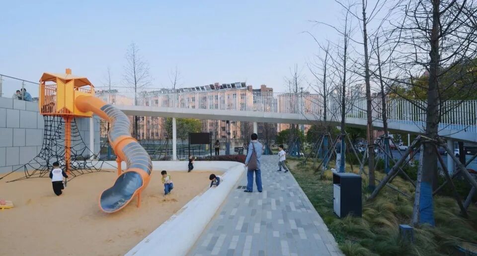 日常景观基础设施城市停车公园设计 / 东南建院 + 正中国际