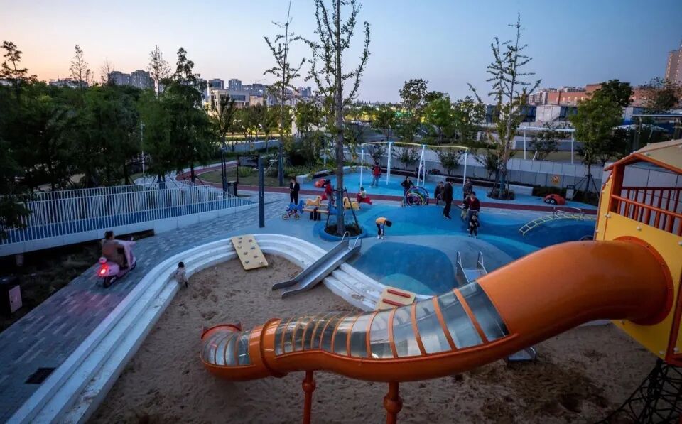日常景观基础设施城市停车公园设计 / 东南建院 + 正中国际