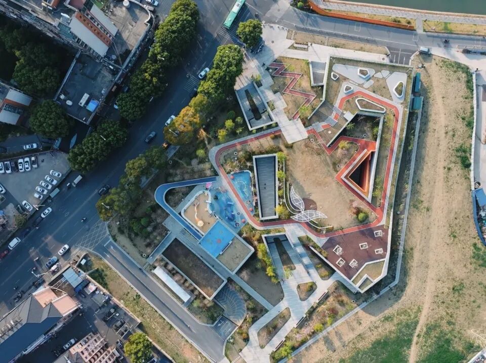 日常景观基础设施城市停车公园设计 / 东南建院 + 正中国际