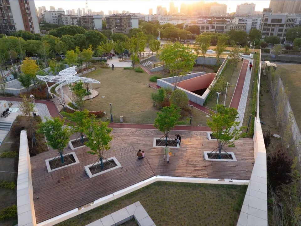 日常景观基础设施城市停车公园设计 / 东南建院 + 正中国际